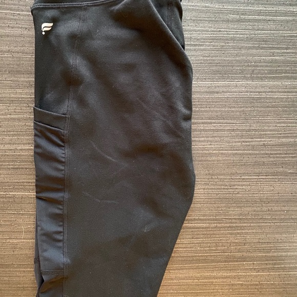 Fabletics Mesh Pocket Leggings - Picture 4 of 9